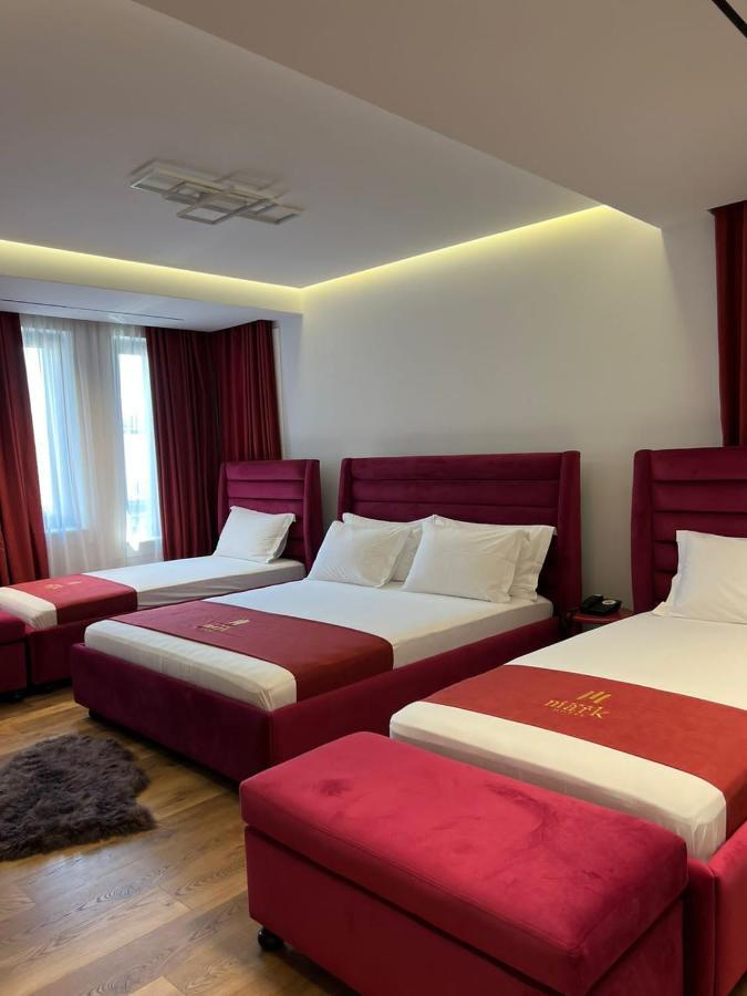 Mark Hotel Tirana Bërxull Exteriér fotografie